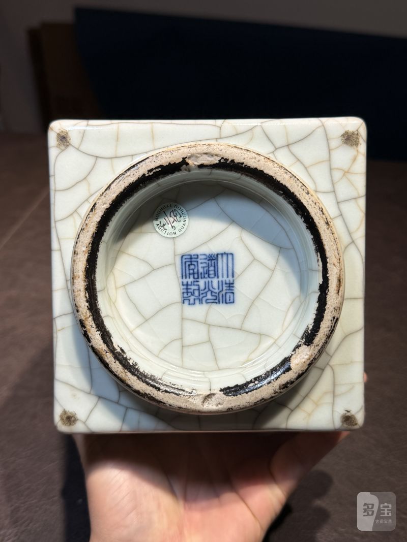 清道光 仿哥釉八卦琮式瓶 - 图16